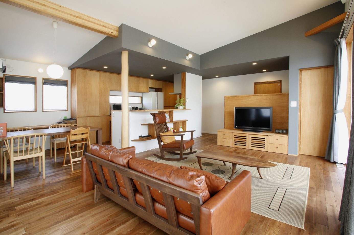 タツホーム　竜建 【平屋/本体価格1890万円/38坪】アクセントカラーでさりげなく遊び心を。季節を伝える緑樹を囲む家の建築実例画像3