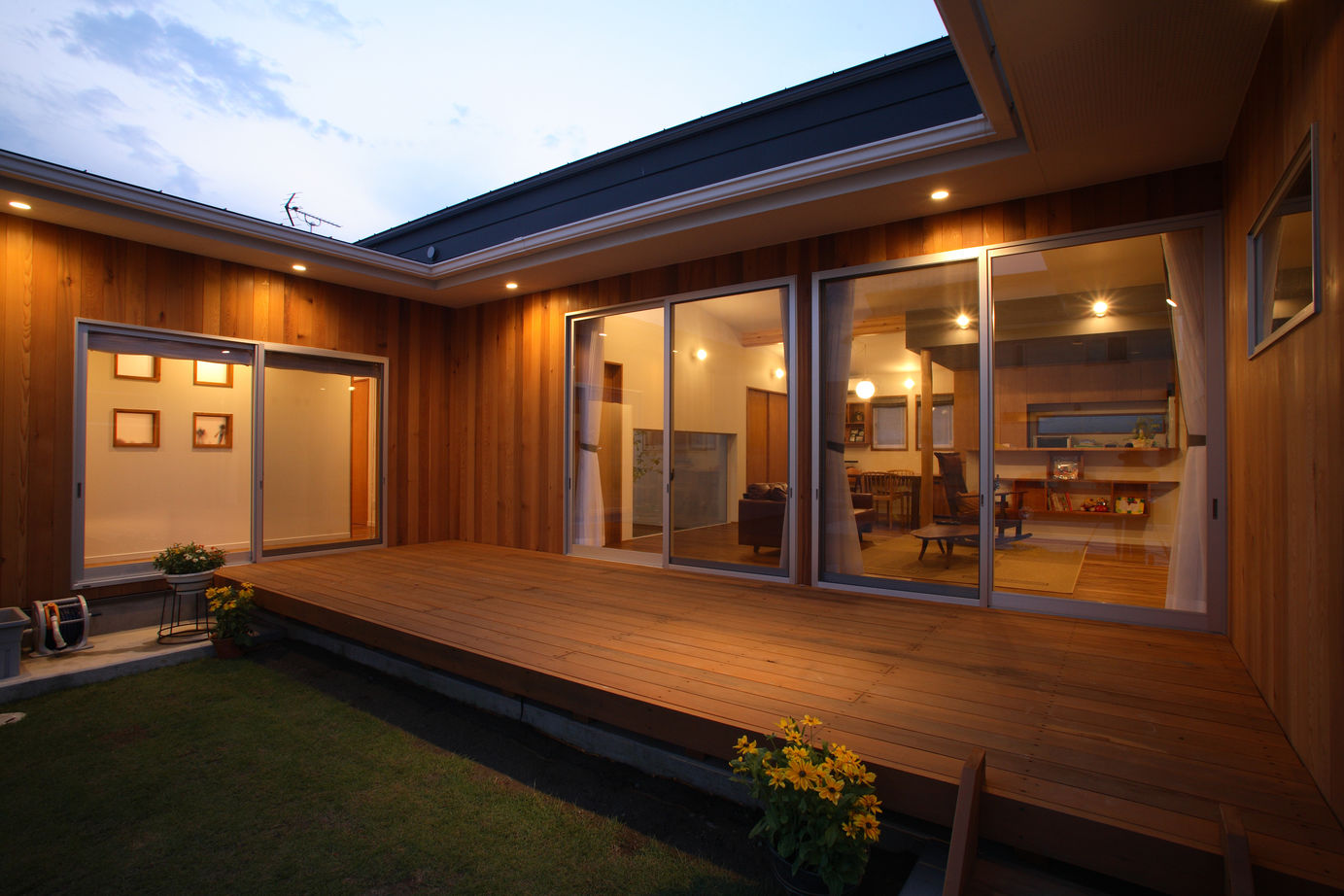 タツホーム　竜建 【平屋/本体価格1890万円/38坪】アクセントカラーでさりげなく遊び心を。季節を伝える緑樹を囲む家の建築実例画像6