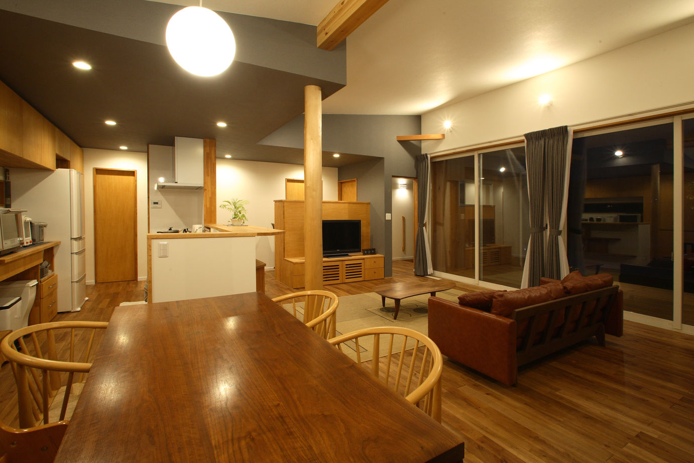 タツホーム　竜建 【平屋/本体価格1890万円/38坪】アクセントカラーでさりげなく遊び心を。季節を伝える緑樹を囲む家の建築実例画像8