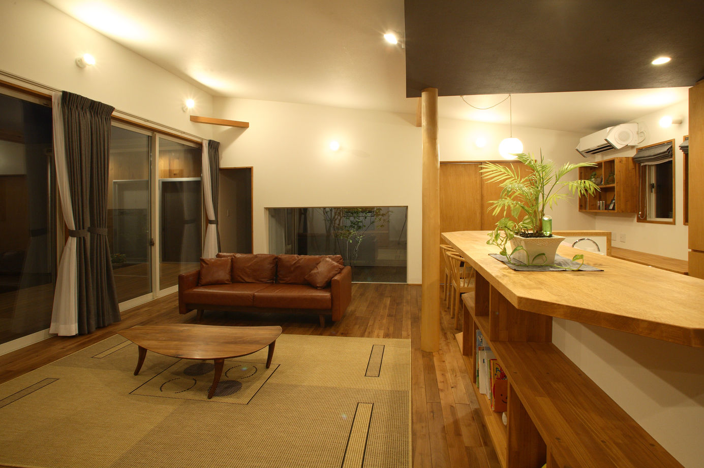 タツホーム　竜建 【平屋/本体価格1890万円/38坪】アクセントカラーでさりげなく遊び心を。季節を伝える緑樹を囲む家の建築実例画像9