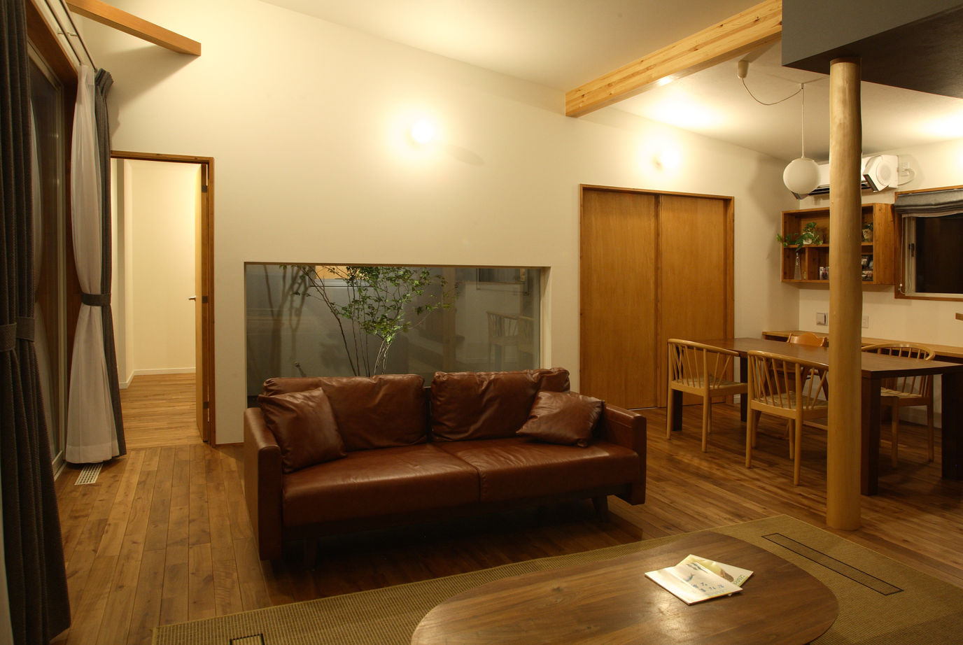 タツホーム　竜建 【平屋/本体価格1890万円/38坪】アクセントカラーでさりげなく遊び心を。季節を伝える緑樹を囲む家の建築実例画像10