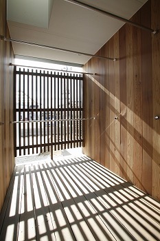 タツホーム　竜建 【本体価格1790万円/39坪】深緑色のガルバリウムと無垢材との調和が美しい意匠の畳ダイニングの家の建築実例画像8