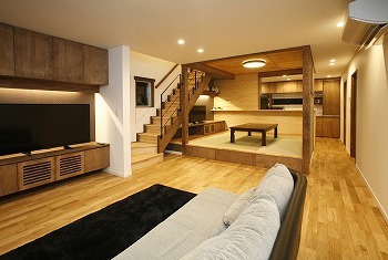 タツホーム　竜建 【本体価格1790万円/39坪】深緑色のガルバリウムと無垢材との調和が美しい意匠の畳ダイニングの家の建築実例画像9