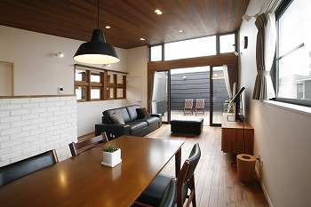 タツホーム　竜建 【本体価格1665万円/34坪】空へ視線が抜ける2階リビング。暮らしやすさとカッコよさを追求したデザイン住宅の建築実例画像3