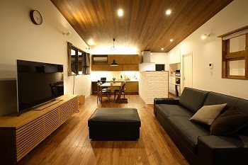 タツホーム　竜建 【本体価格1665万円/34坪】空へ視線が抜ける2階リビング。暮らしやすさとカッコよさを追求したデザイン住宅の建築実例画像5