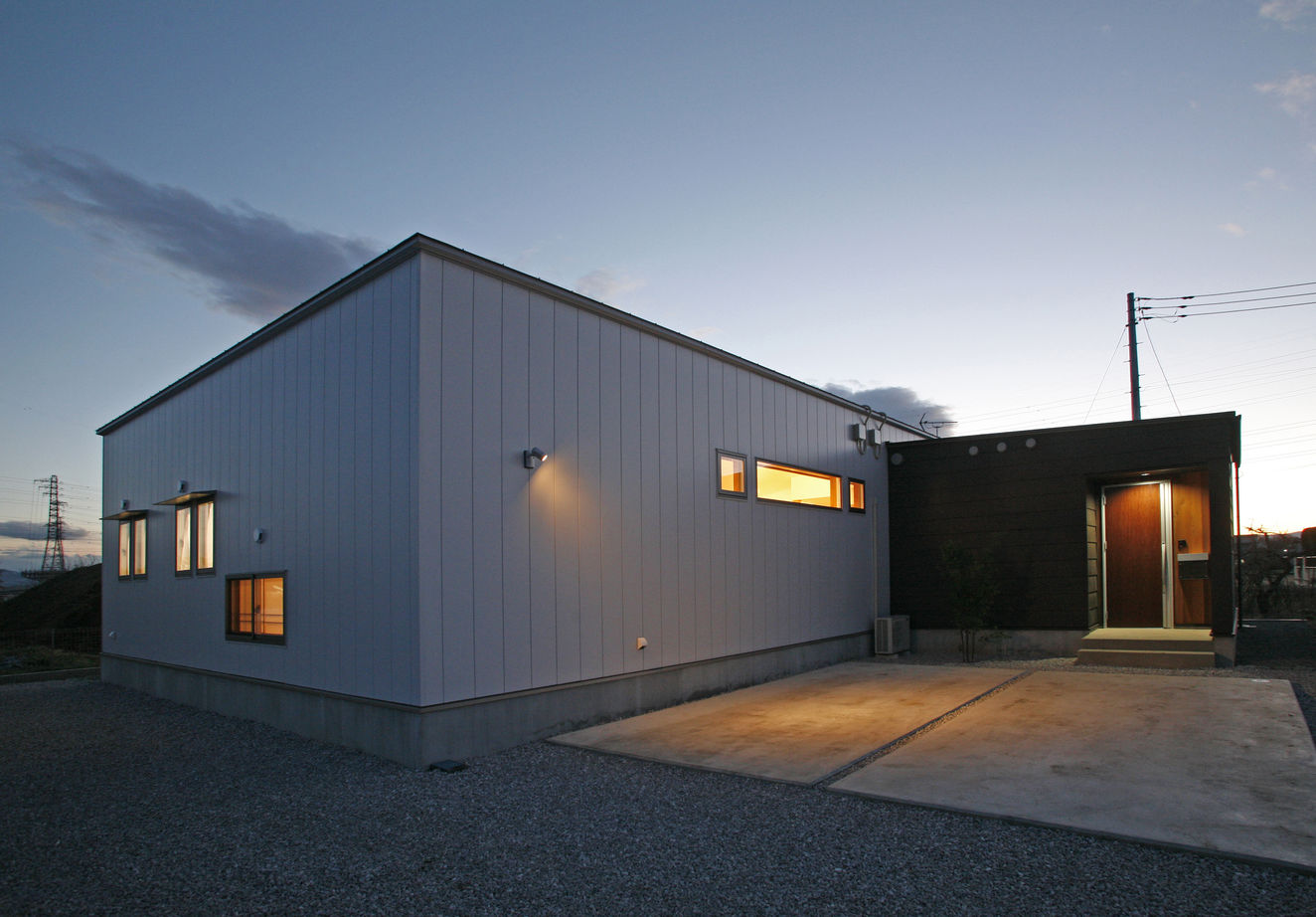 タツホーム　竜建 【1900万円/42坪/平屋】光と風を感じる暮らし。外と中の繋がりを生むウッドデッキのあるコの字型の家の建築実例画像2