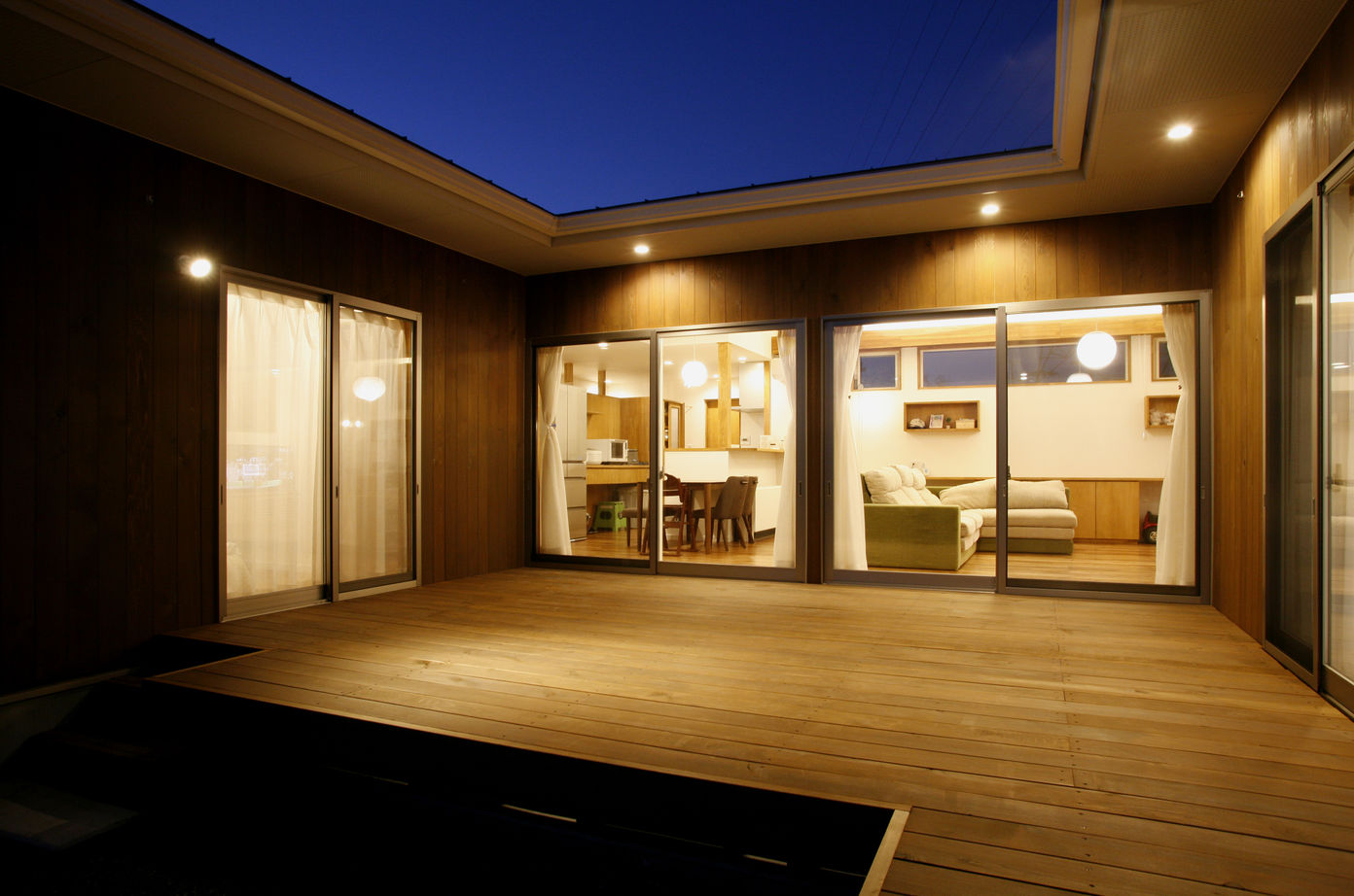 タツホーム　竜建 【1900万円/42坪/平屋】光と風を感じる暮らし。外と中の繋がりを生むウッドデッキのあるコの字型の家の建築実例画像3