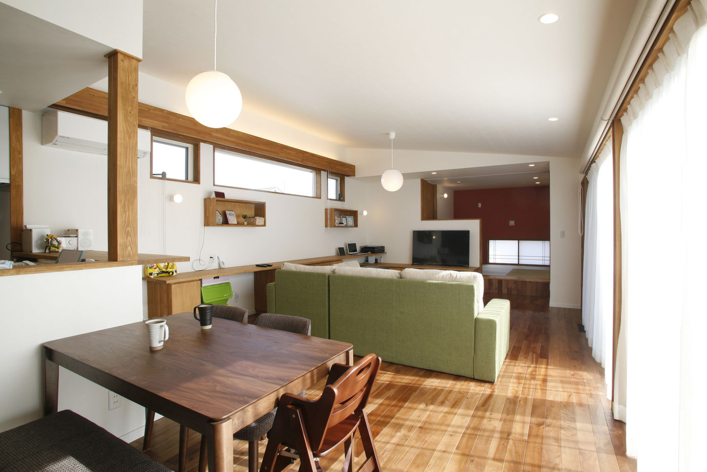 タツホーム　竜建 【1900万円/42坪/平屋】光と風を感じる暮らし。外と中の繋がりを生むウッドデッキのあるコの字型の家の建築実例画像5