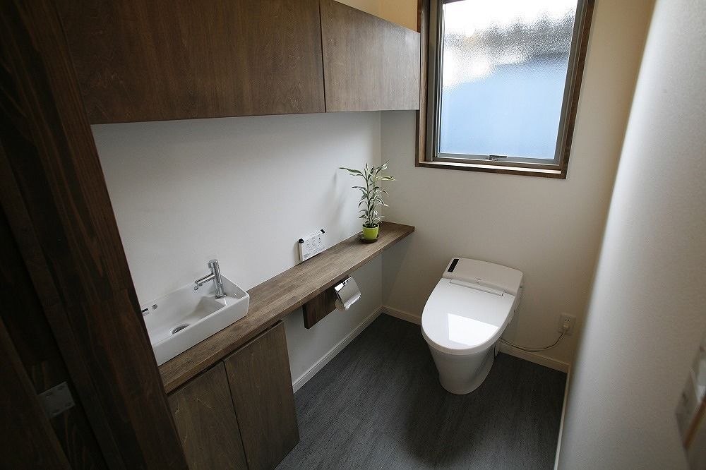 タツホーム　竜建 【1918万円/40坪】無垢材が住まいに表情をプラス。視線が抜ける中庭のある平屋の住まいの建築実例画像4