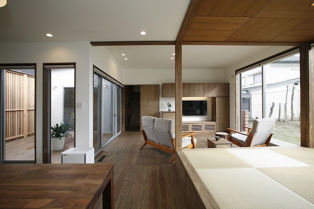 タツホーム　竜建 【1918万円/40坪】無垢材が住まいに表情をプラス。視線が抜ける中庭のある平屋の住まいの建築実例画像6