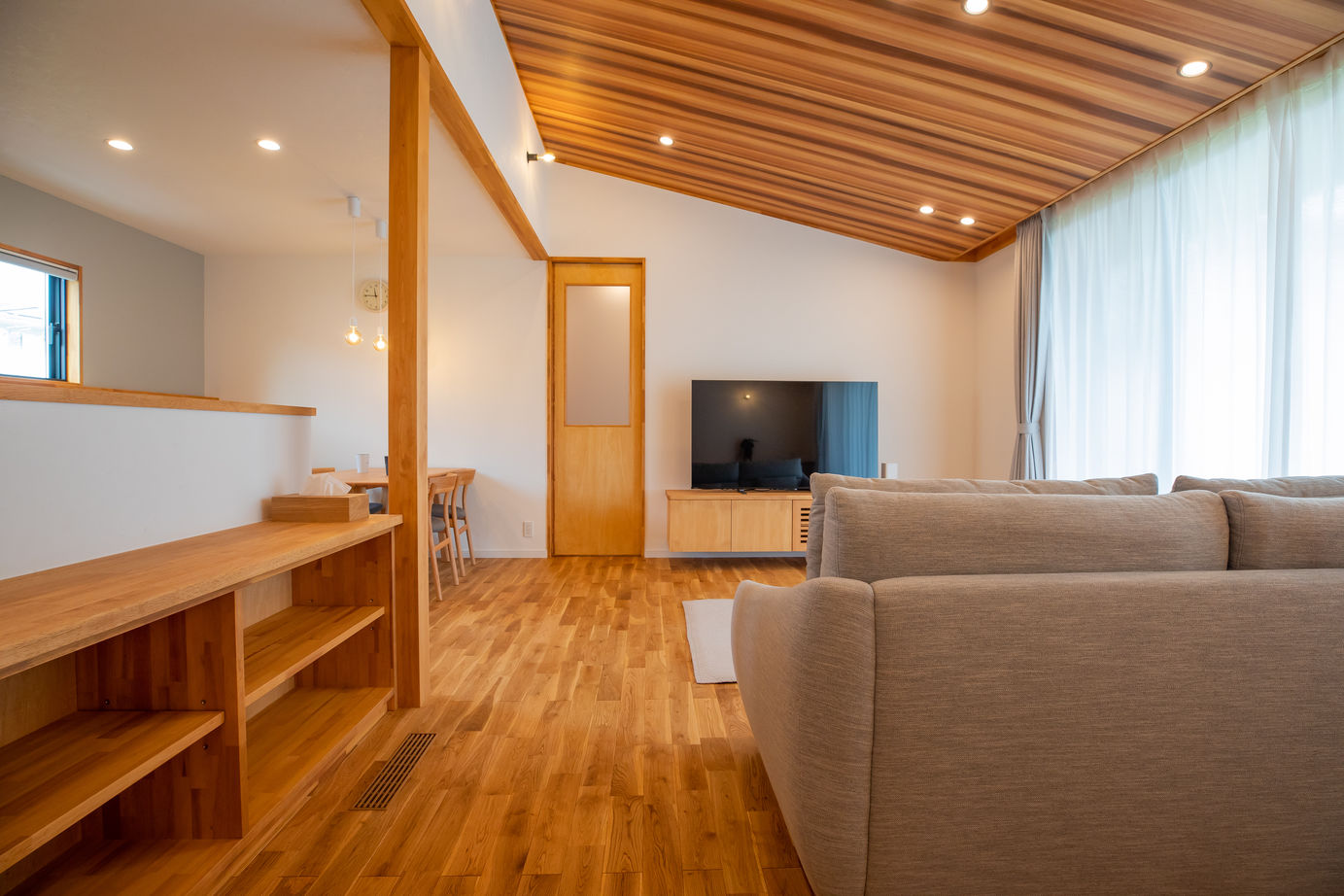 タツホーム　竜建 【本体価格1970万円/35.5坪/平屋】外干しスペースのあるウッドデッキが内と外を繋ぐ平屋の建築実例画像4