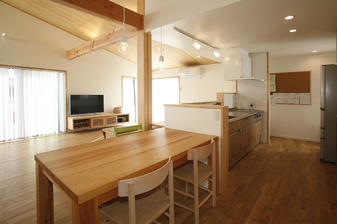 タツホーム　竜建 【2000～2500万円/39.7坪】自然素材をふんだんに使用した、ダイナミックな軒のある平屋の建築実例画像4