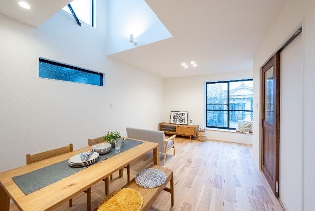 HOUSECODE(ハウスコード） 【堺市/1000万円台/20坪/狭小/間取り】太陽光が降り注ぐ吹抜け３階建てのお家の建築実例画像1