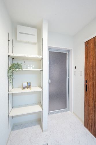 HOUSECODE(ハウスコード） 【堺市/1000万円台/20坪/狭小/間取り】太陽光が降り注ぐ吹抜け３階建てのお家の建築実例画像4