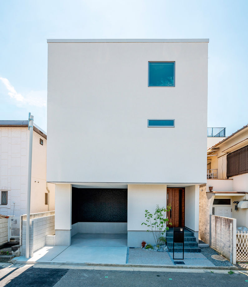 HOUSECODE(ハウスコード） [堺市/敷地約19坪/3階建て】白い塗り壁の家【間取り図あり】の建築実例画像1