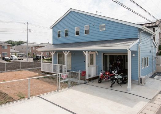 ホビースタイル　角屋工業 ガレージにバイク・スケートボード・プラモデルなど趣味を詰め込んだ　カバードポーチとらせん階段のある家の建築実例画像4