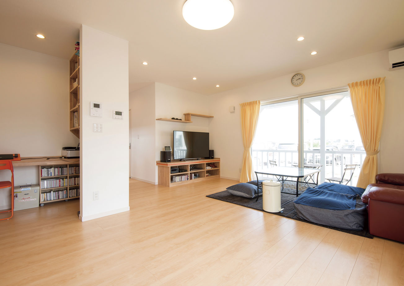 ホビースタイル　角屋工業 ガレージにバイク・スケートボード・プラモデルなど趣味を詰め込んだ　カバードポーチとらせん階段のある家の建築実例画像7