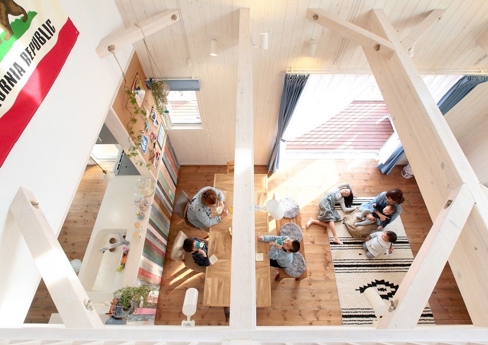 ホビースタイル　角屋工業 色やヴィンテージ加工で個性を演出　家の半周をカバードポーチが囲むカリフォルニアスタイルの家の建築実例画像3