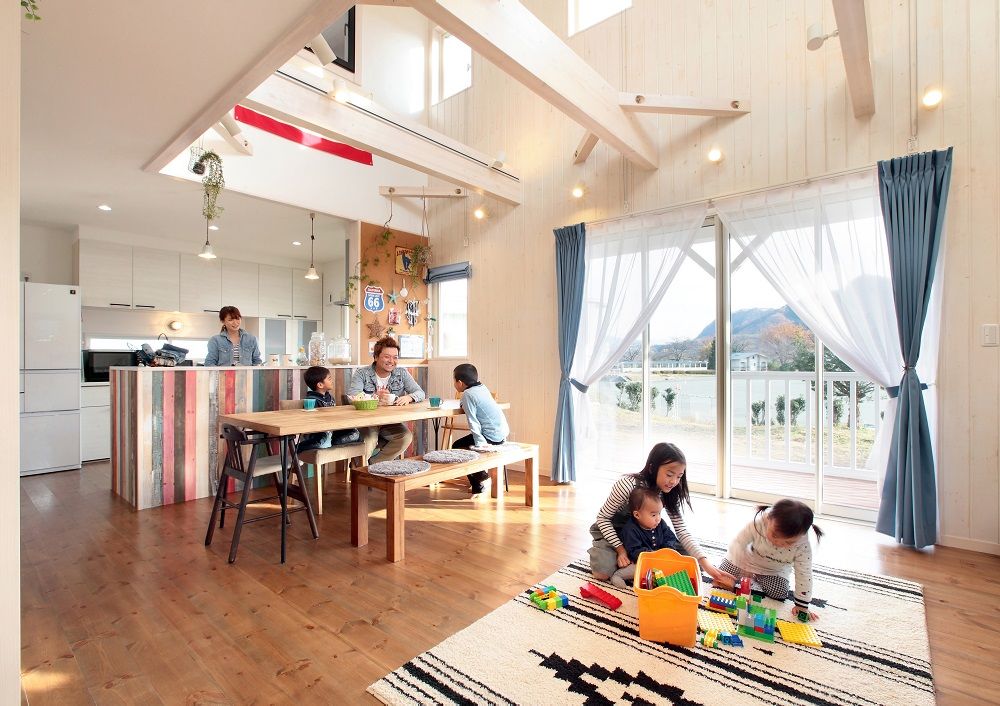 ホビースタイル　角屋工業 色やヴィンテージ加工で個性を演出　家の半周をカバードポーチが囲むカリフォルニアスタイルの家の建築実例画像4