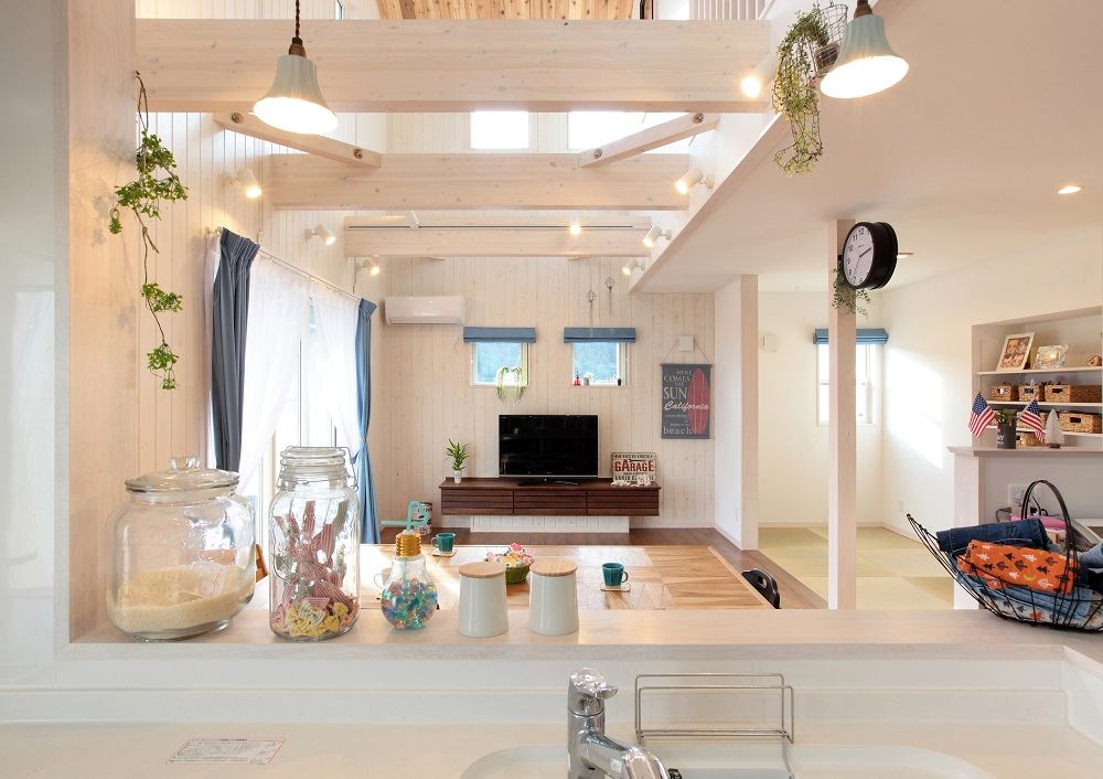 ホビースタイル　角屋工業 色やヴィンテージ加工で個性を演出　家の半周をカバードポーチが囲むカリフォルニアスタイルの家の建築実例画像6