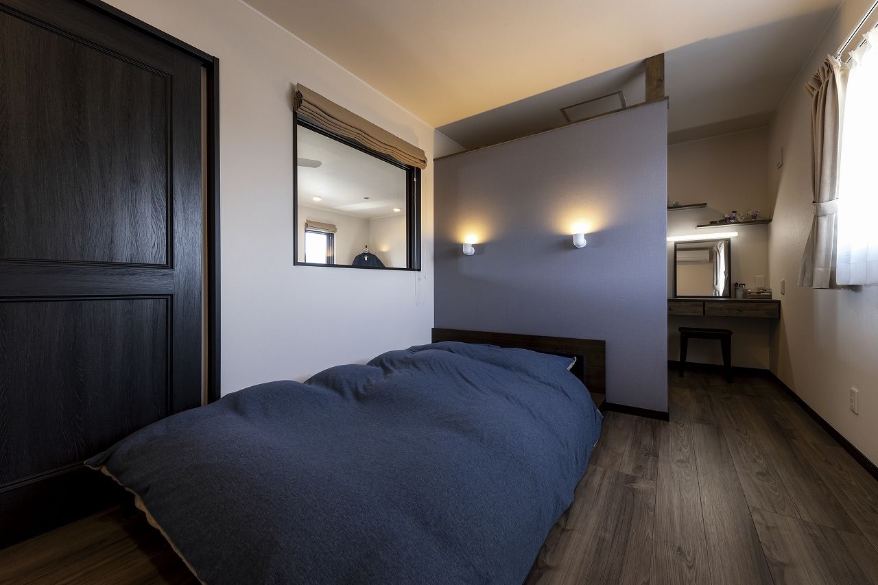 ホビースタイル　角屋工業 圧巻のリフト付ガレージで趣味も夫婦一緒の時間も楽しい！ラップサイディングが際立つアーリーアメリカンの建築実例画像9