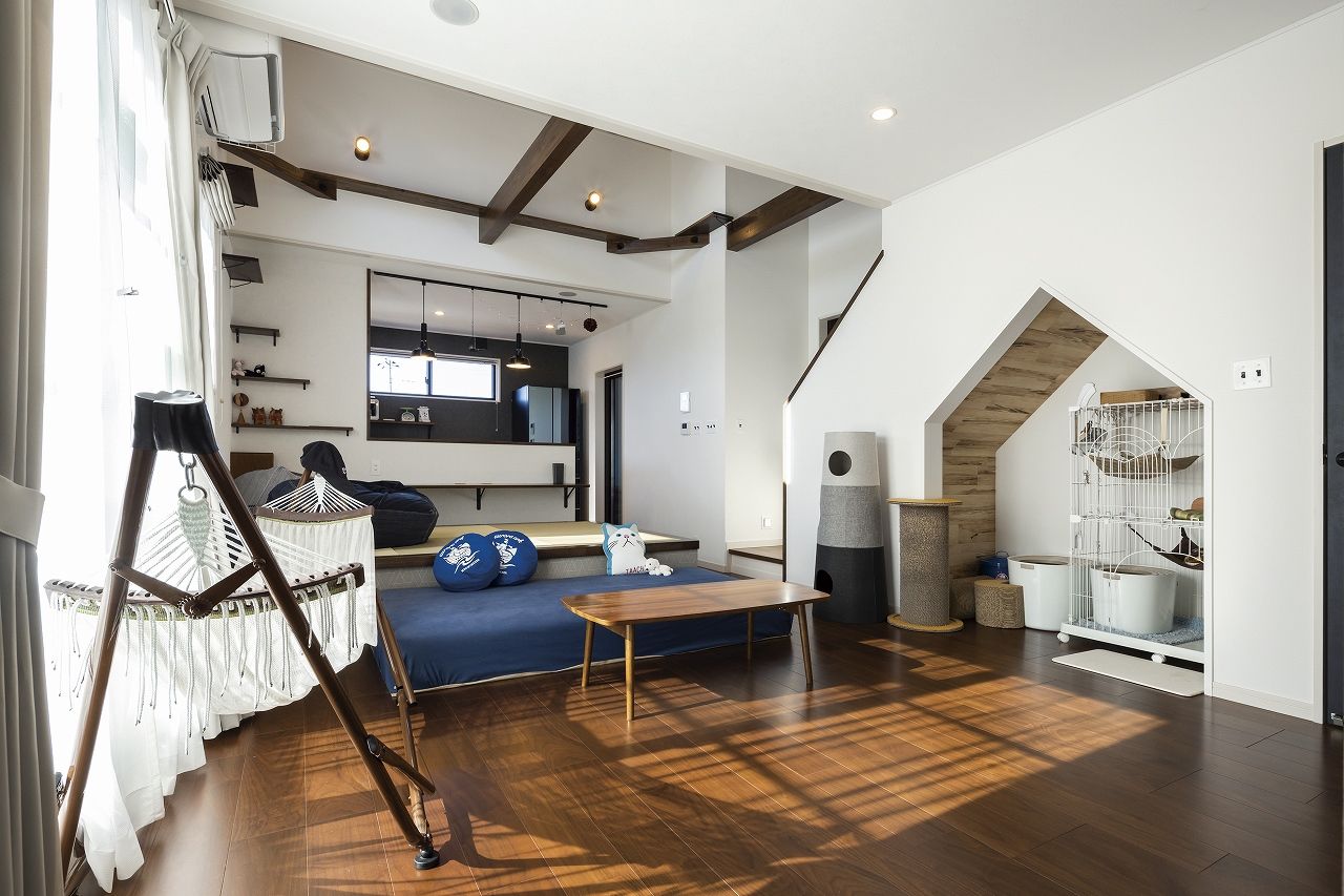 ホビースタイル　角屋工業 車2台にバイクや自転車までも収まる広々ガレージ！キャットウォークや専用のおうちもある愛猫も喜ぶ住まいの建築実例画像3