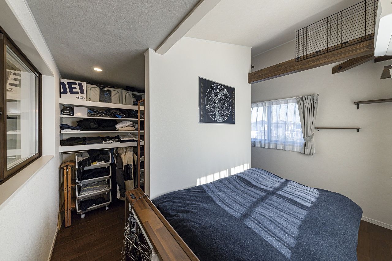 ホビースタイル　角屋工業 車2台にバイクや自転車までも収まる広々ガレージ！キャットウォークや専用のおうちもある愛猫も喜ぶ住まいの建築実例画像8