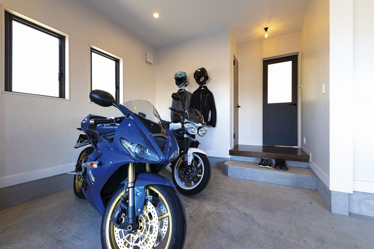 ホビースタイル　角屋工業 車2台にバイクや自転車までも収まる広々ガレージ！キャットウォークや専用のおうちもある愛猫も喜ぶ住まいの建築実例画像9