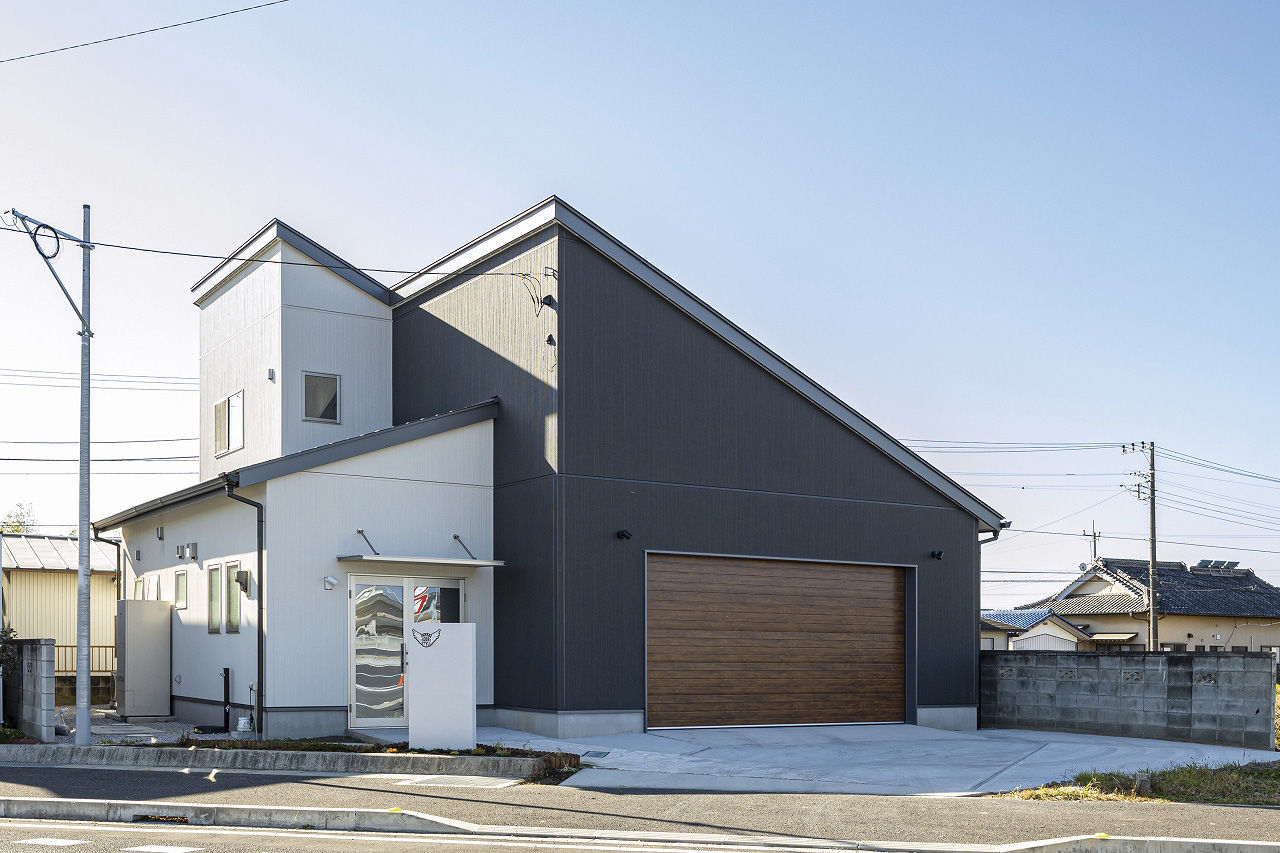 ホビースタイル　角屋工業 車2台にバイクや自転車までも収まる広々ガレージ！キャットウォークや専用のおうちもある愛猫も喜ぶ住まいの建築実例画像10