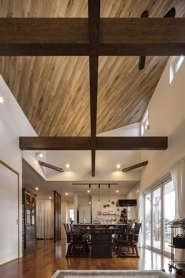 ホビースタイル　角屋工業 通り抜けのできるインナーガレージが印象的！LDKからクラシックカーとバイクを眺める『平屋』の暮らしの建築実例画像3