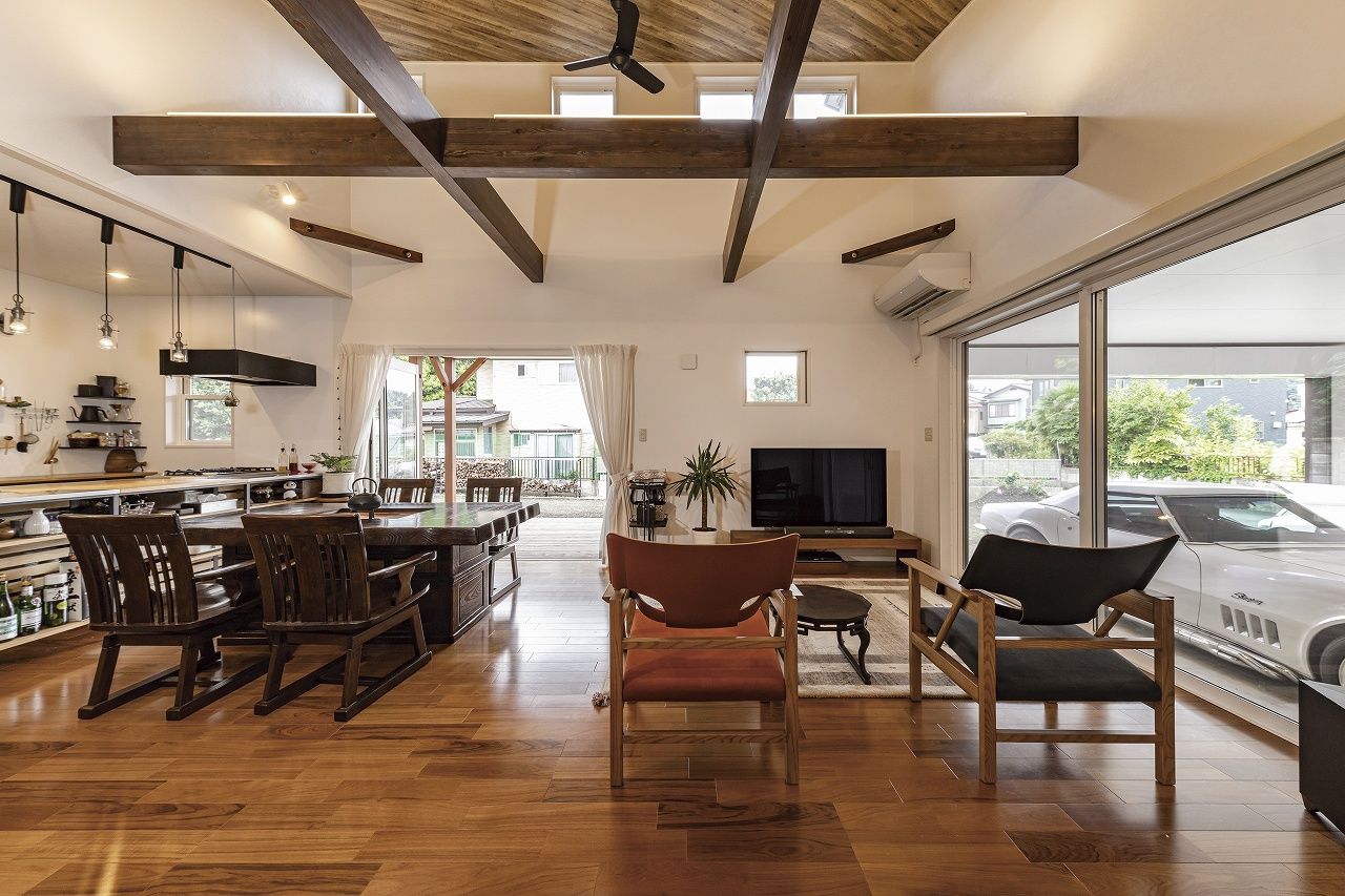 ホビースタイル　角屋工業 通り抜けのできるインナーガレージが印象的！LDKからクラシックカーとバイクを眺める『平屋』の暮らしの建築実例画像4