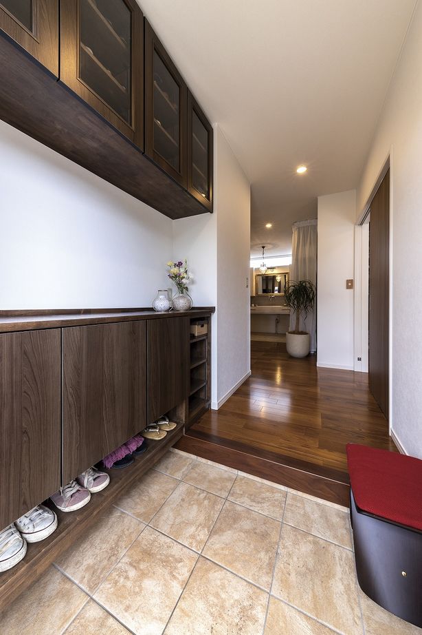 ホビースタイル　角屋工業 通り抜けのできるインナーガレージが印象的！LDKからクラシックカーとバイクを眺める『平屋』の暮らしの建築実例画像6