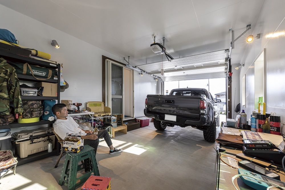 ホビースタイル　角屋工業 ペパーミントグリーンの可愛い外観にガレージ　L字型キッチンがあるアメリカンスタイルの建築実例画像7