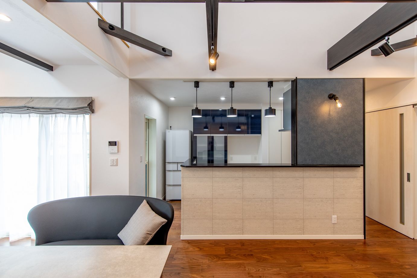 ホビースタイル　角屋工業 オープンガレージとミュージックルームのある家の建築実例画像3