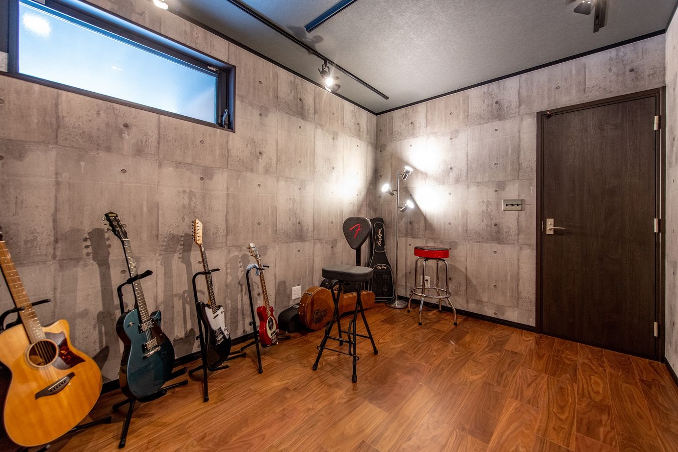 ホビースタイル　角屋工業 オープンガレージとミュージックルームのある家の建築実例画像4