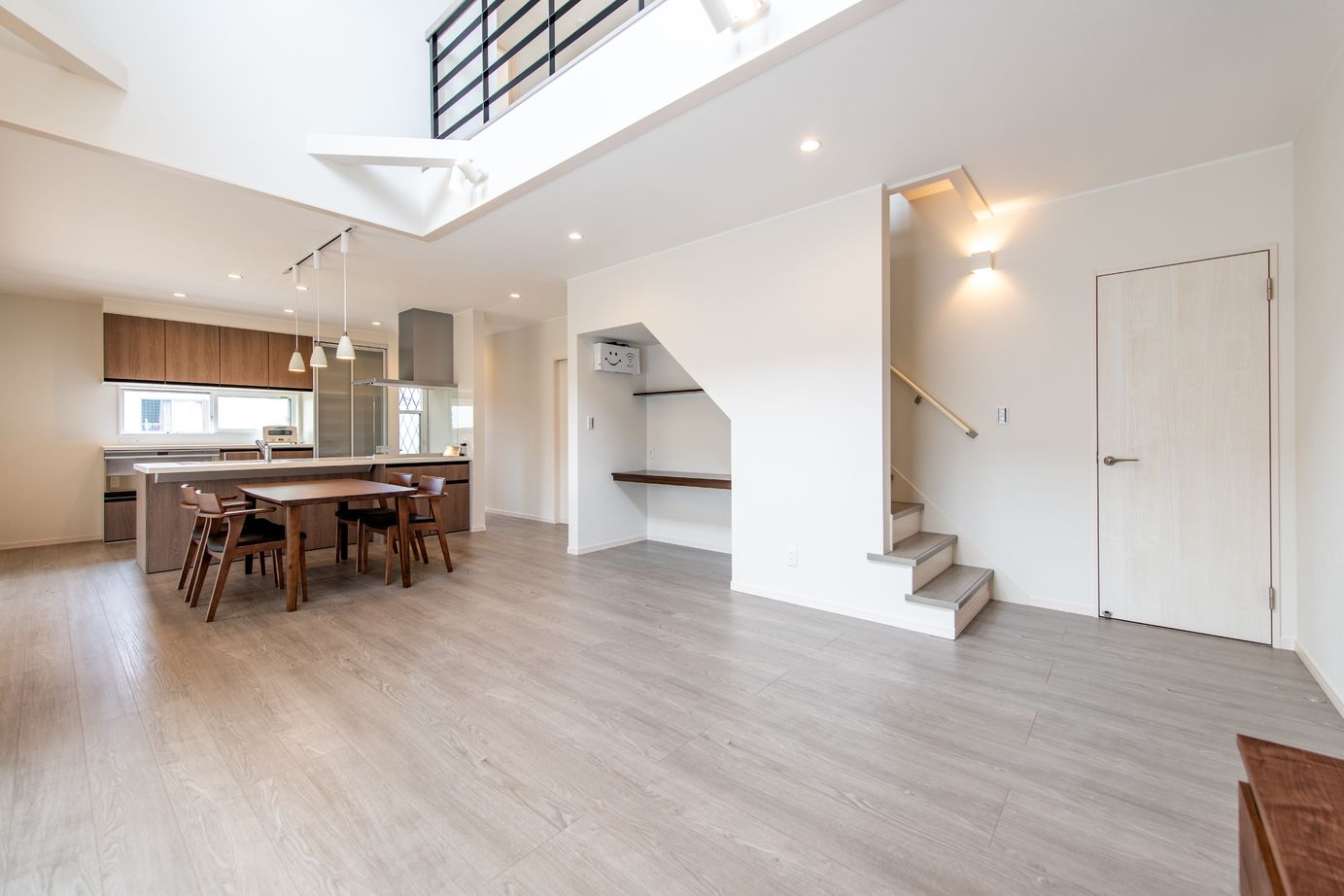 ホビースタイル　角屋工業 広々ガレージには車2台とバイクまでも収納できる！の建築実例画像2