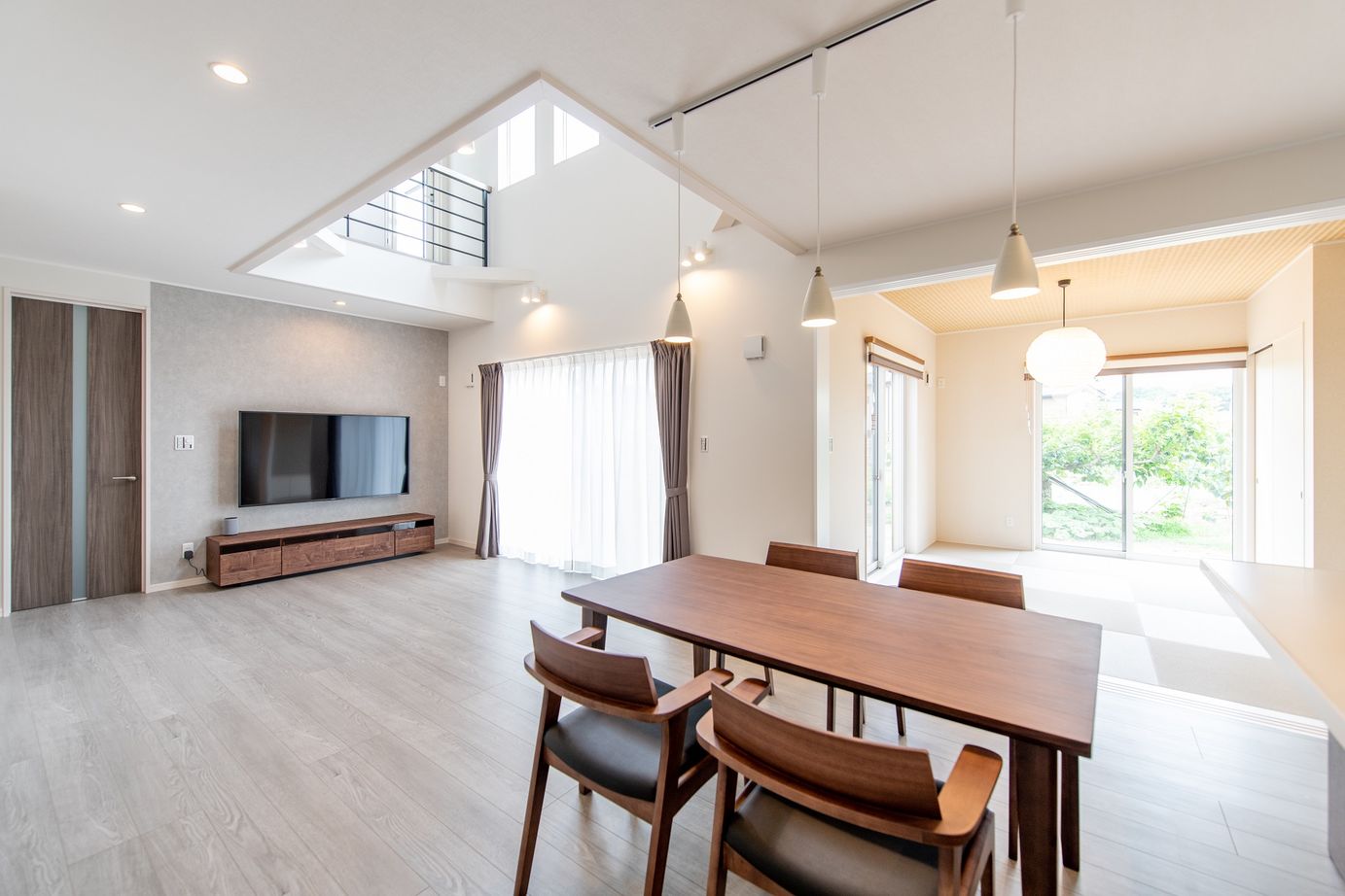 ホビースタイル　角屋工業 広々ガレージには車2台とバイクまでも収納できる！の建築実例画像3