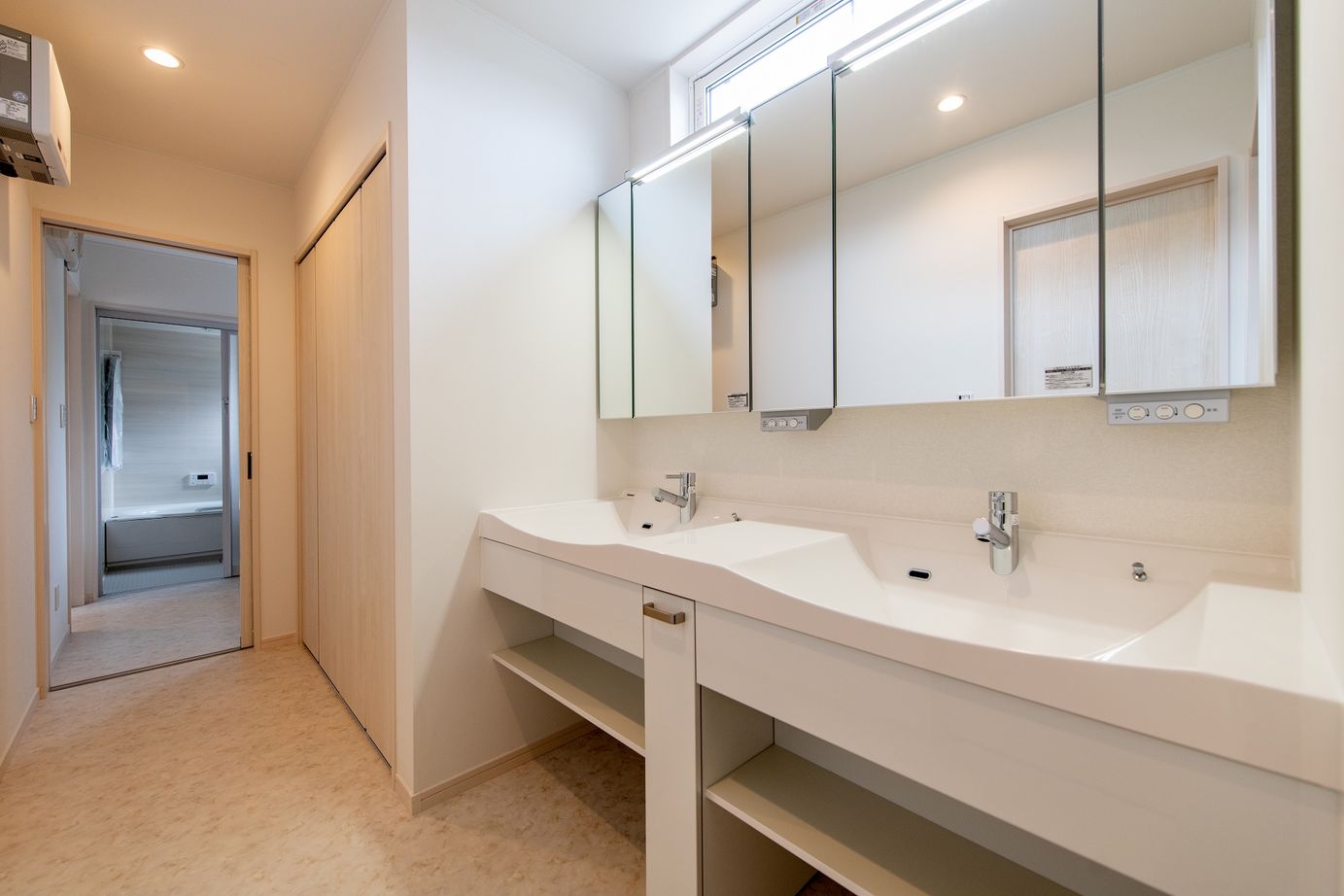 ホビースタイル　角屋工業 広々ガレージには車2台とバイクまでも収納できる！の建築実例画像6