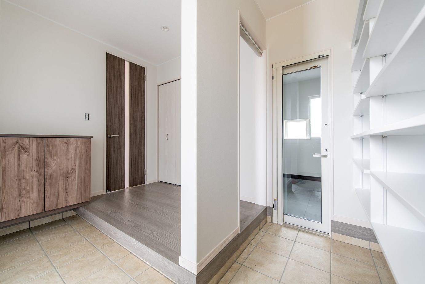 ホビースタイル　角屋工業 広々ガレージには車2台とバイクまでも収納できる！の建築実例画像9