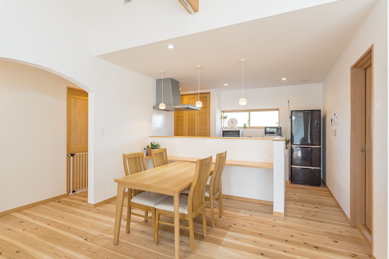 内山木材建設 【2000万円台/30坪台/平屋/防音室】諦めかけていた要望も柔軟設計で見事実現。無垢材×漆喰で心地よい空間にの建築実例画像4