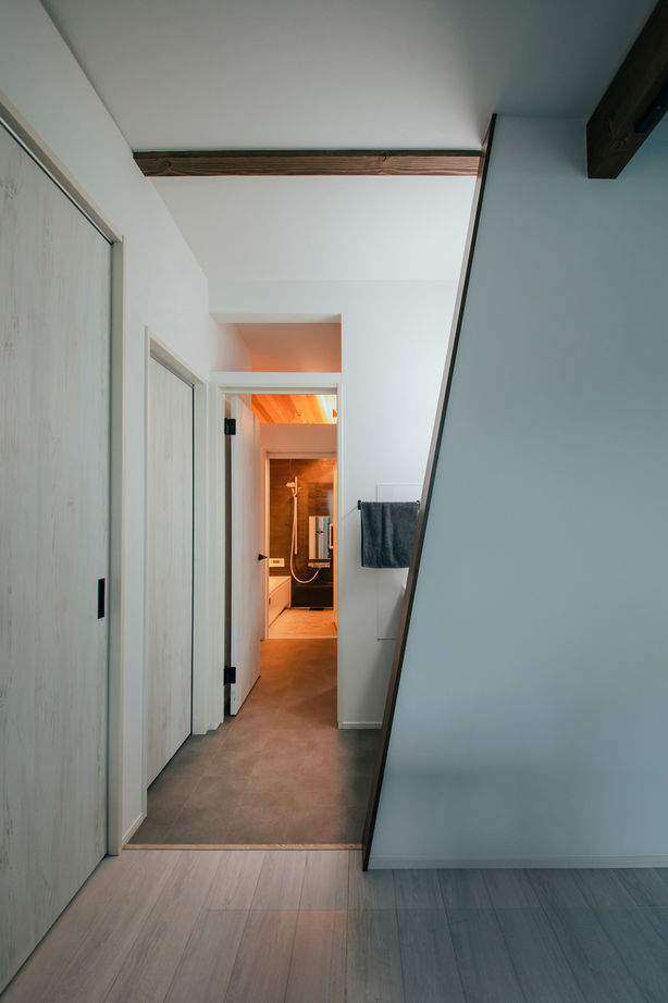 暮るみ（くるみ） 【間取図有/インナーガレージ/2階リビング】「毎日が春のリゾートホテルみたいな家です！」の建築実例画像9