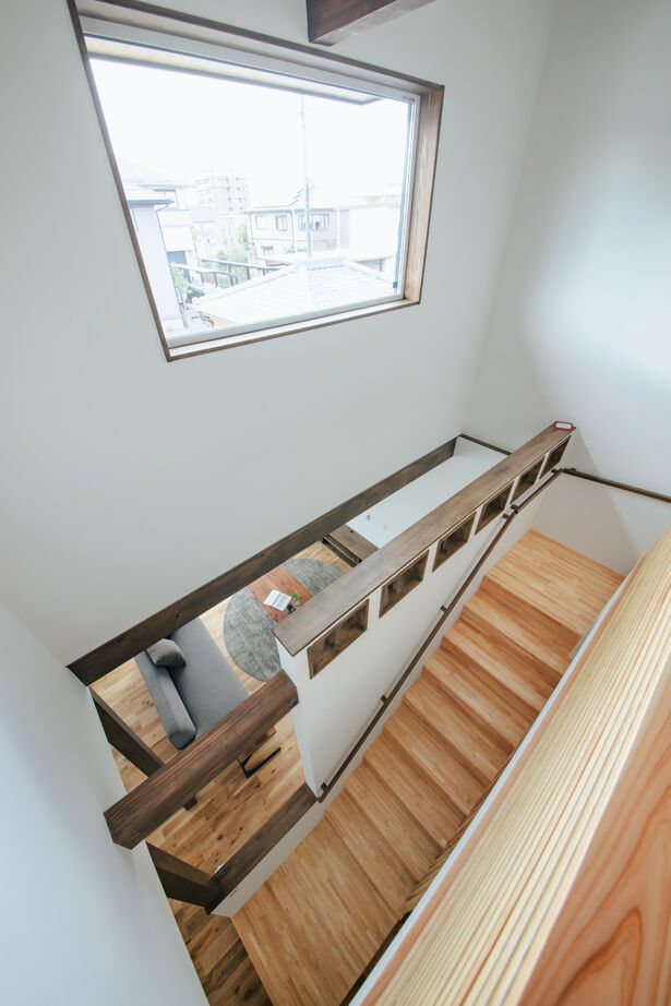 暮るみ（くるみ） 【30坪台/岡崎市】木の温もりに包まれる、梁見せリビングのある高性能住宅。家族が繋がる心地よい暮らしの建築実例画像5