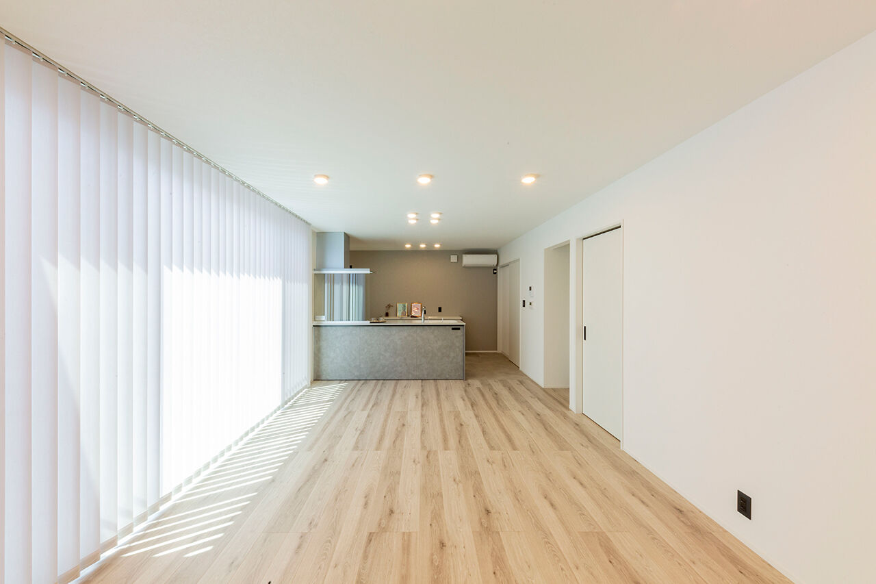 灯す家 【間取り図有｜約23坪｜平屋】外の視線をシャットアウトするプライベートテラスのある家の建築実例画像2