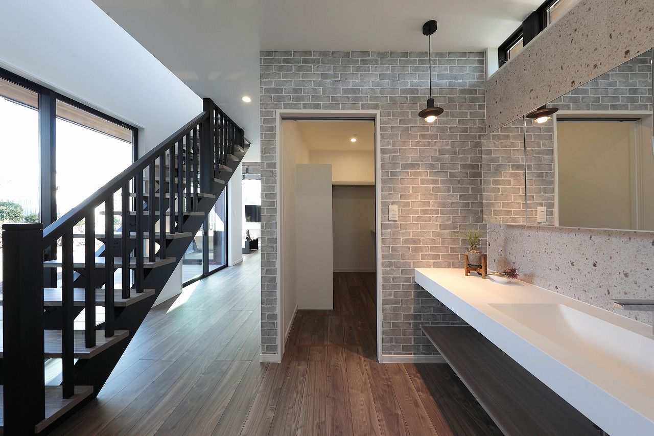 A ARCHiTECT 【本体価格2800万円/約43.2坪】開放感溢れる吹き抜けのLDKと家族だの時間を楽しむ中庭のある家の建築実例画像4