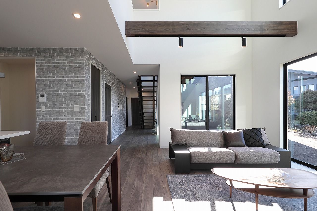 A ARCHiTECT 【本体価格2800万円/約43.2坪】開放感溢れる吹き抜けのLDKと家族だの時間を楽しむ中庭のある家の建築実例画像5