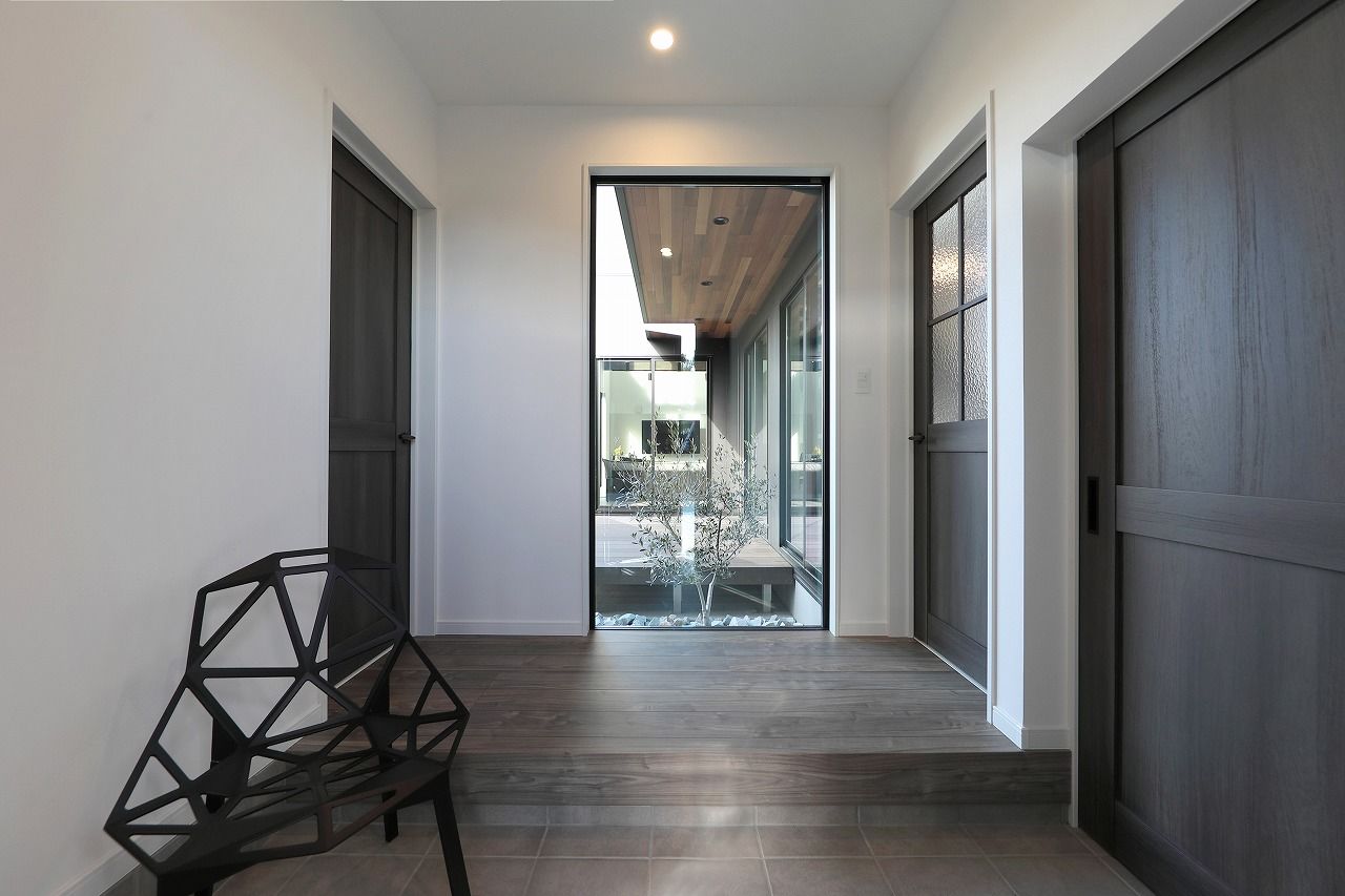 A ARCHiTECT 【本体価格2800万円/約43.2坪】開放感溢れる吹き抜けのLDKと家族だの時間を楽しむ中庭のある家の建築実例画像6