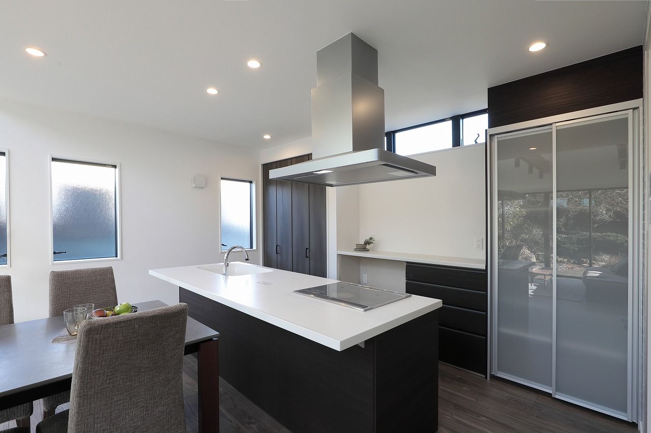 A ARCHiTECT 【本体価格2800万円/約43.2坪】開放感溢れる吹き抜けのLDKと家族だの時間を楽しむ中庭のある家の建築実例画像7