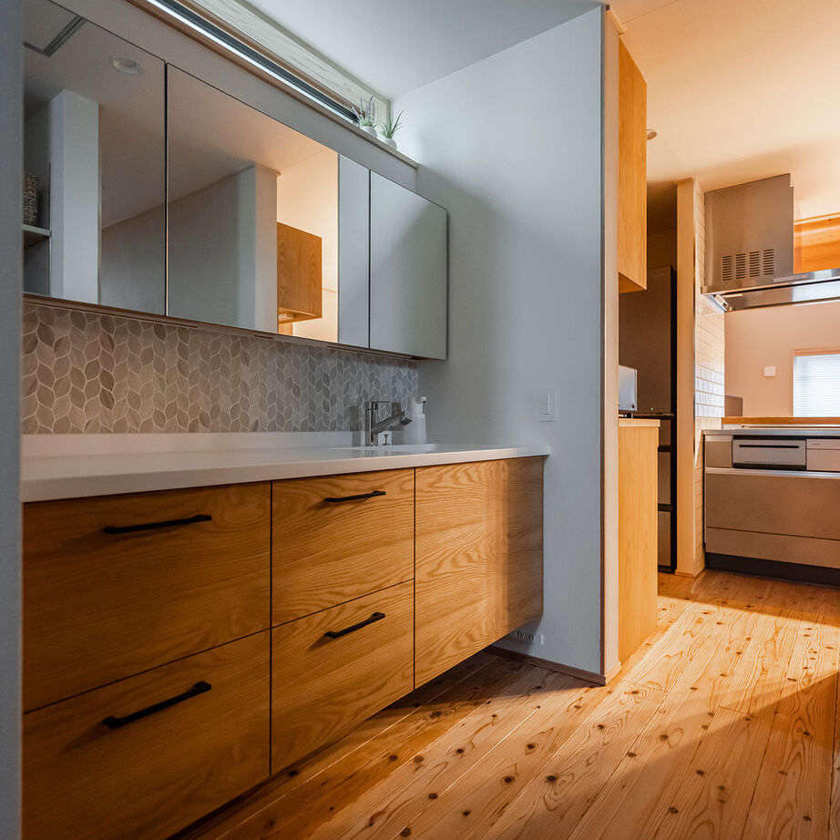 エコワークス 【ZEH住宅/34.8坪/2階建て/間取り図あり】旗竿地で叶えた快適空間。子育て世帯に嬉しいアイディが満載の家の建築実例画像6