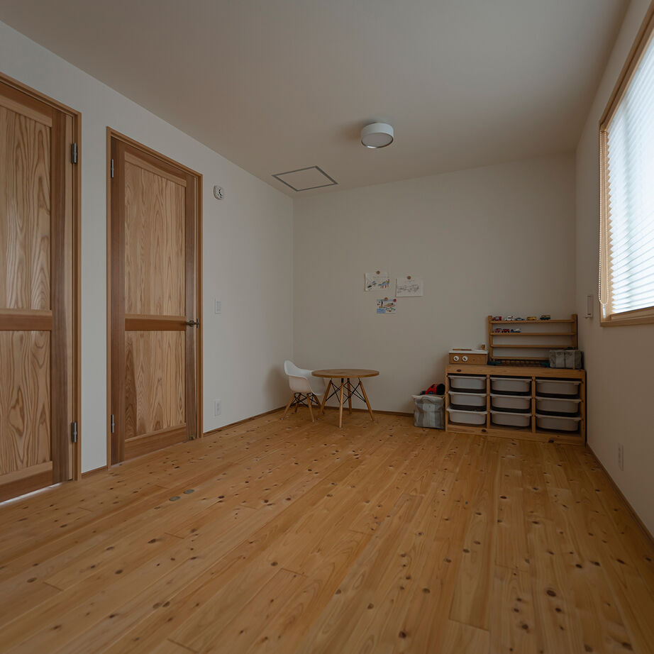 エコワークス 【ZEH住宅/37.6坪/2階建て】敷地面積は27.8坪。大胆なプランニングで吹き抜けのある開放的な住まいを実現の建築実例画像9