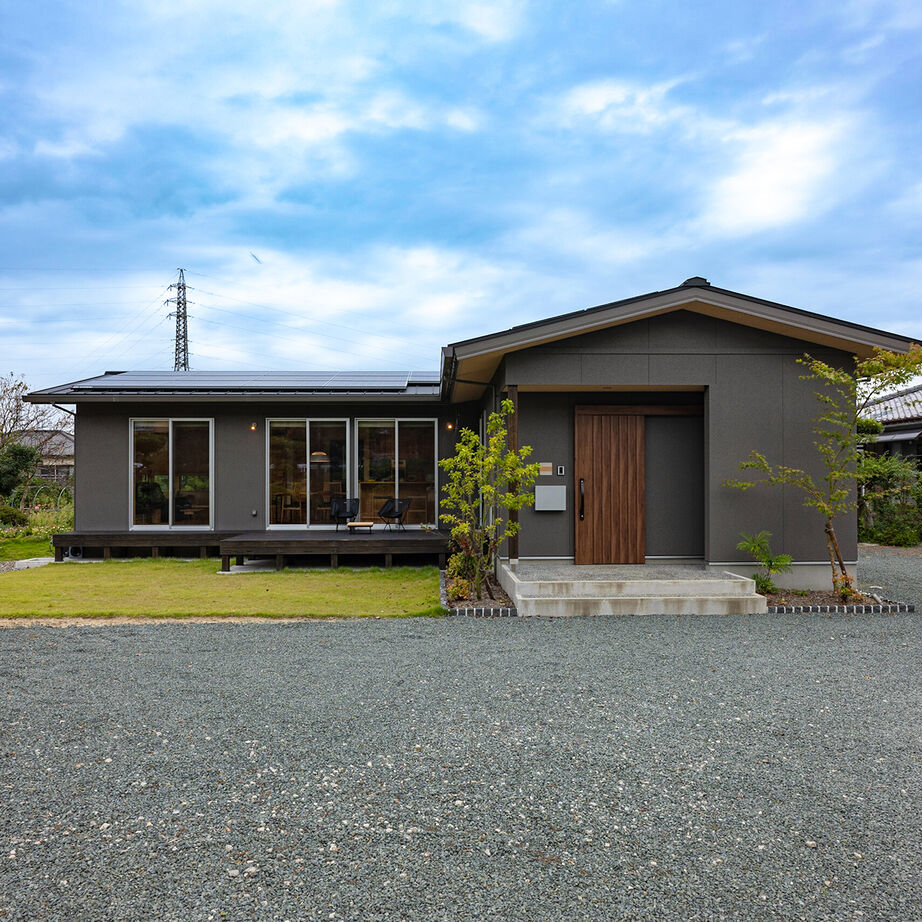 SUUMO】 【ZEH住宅/40.6坪/平屋/間取り図あり】自然と調和し美しい景色